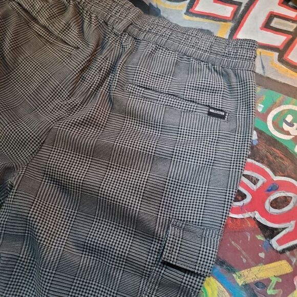 Hollister Epic Flex Plaid Crop Taper Pants - black & white, woman's size Medium - Picture 8 of 10